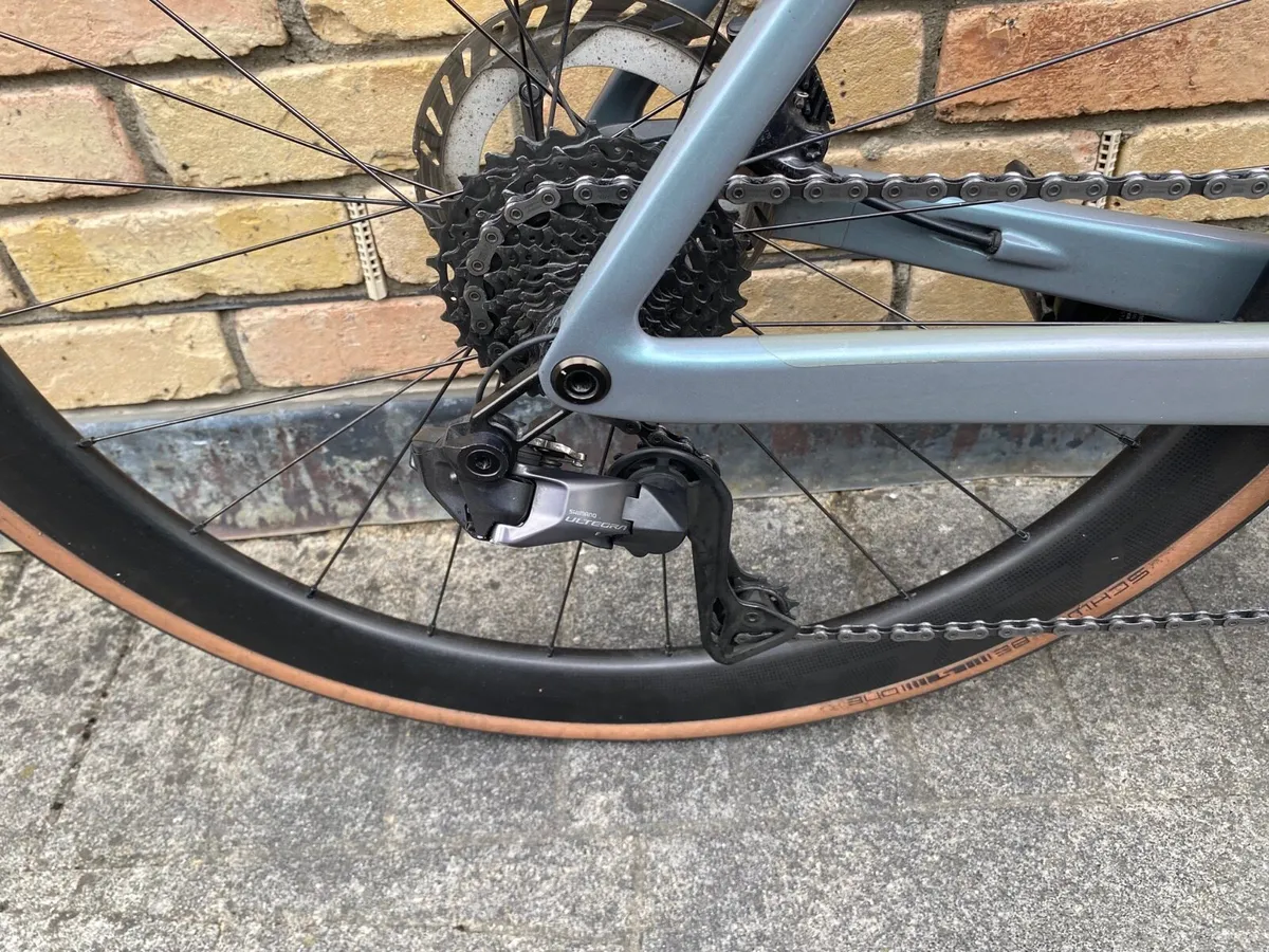 Scott Addict RC carbon road bike - Image 3