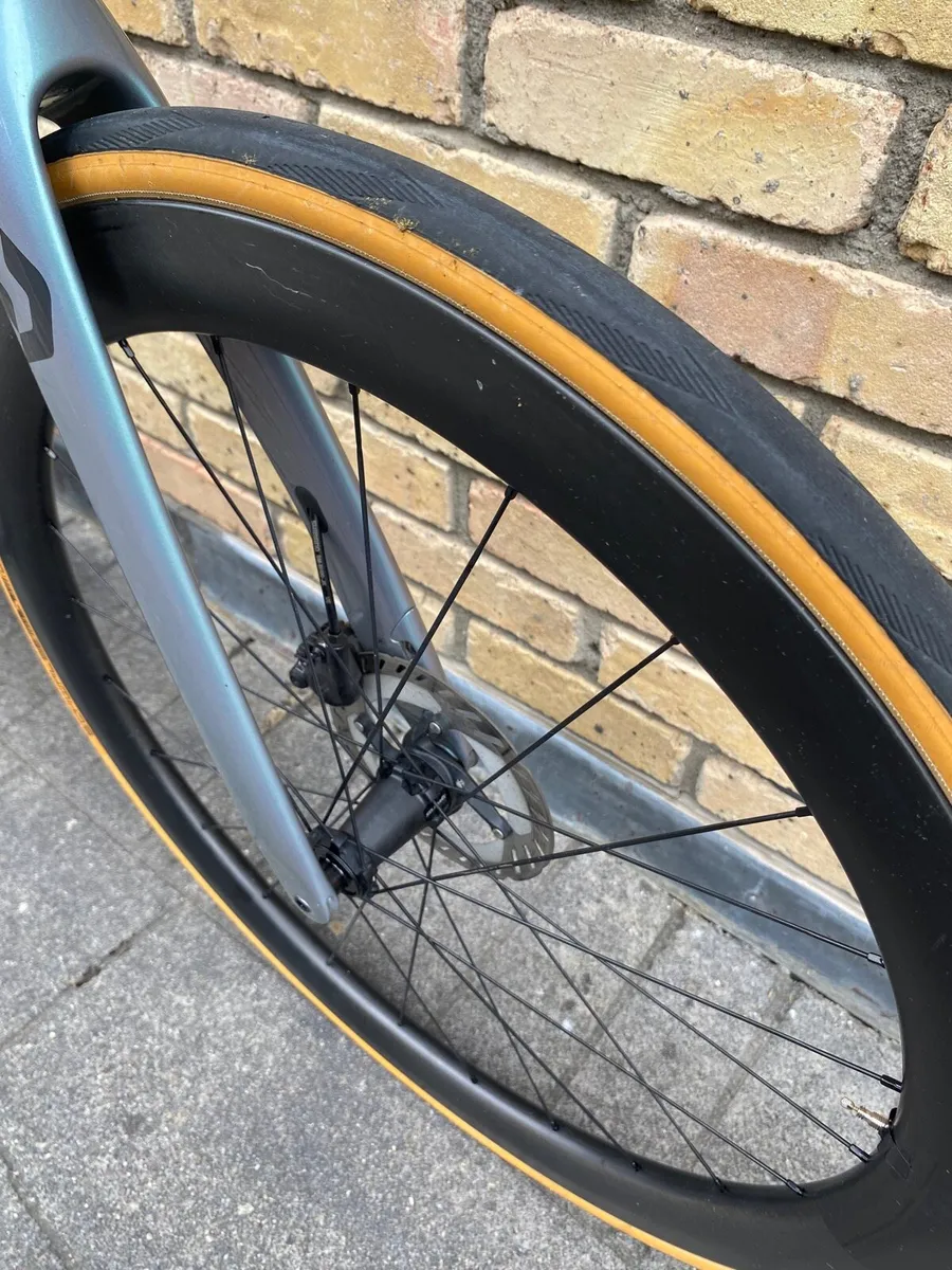 Scott Addict RC carbon road bike - Image 4