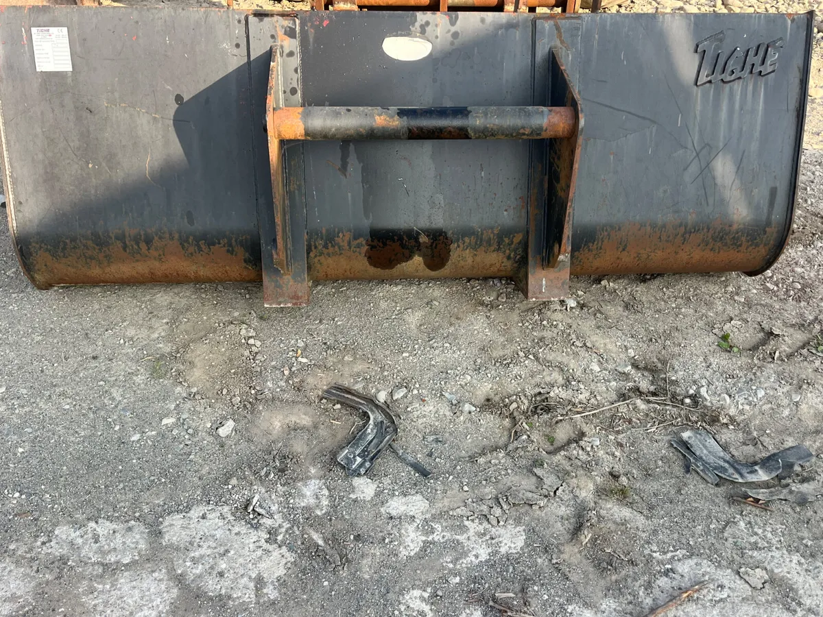 Manitou Tighe teleporter bucket like new - Image 1