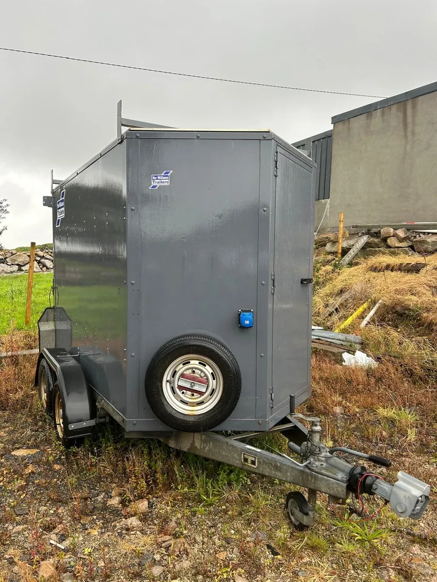 Ifor Williams box trailer reduced €2750 - Image 1