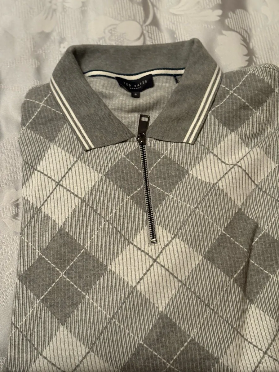 Various clothing - Image 1