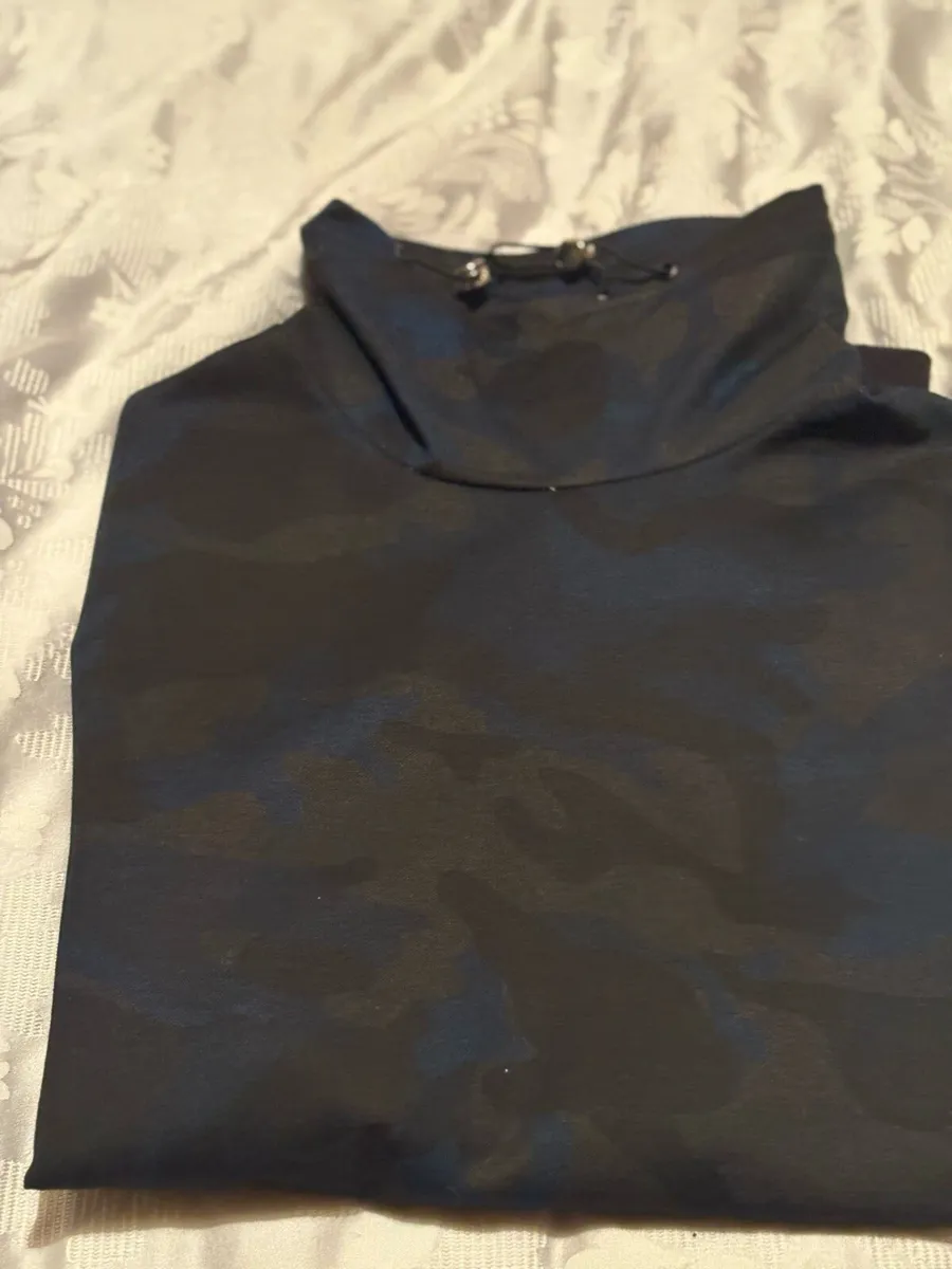 Various clothing - Image 2