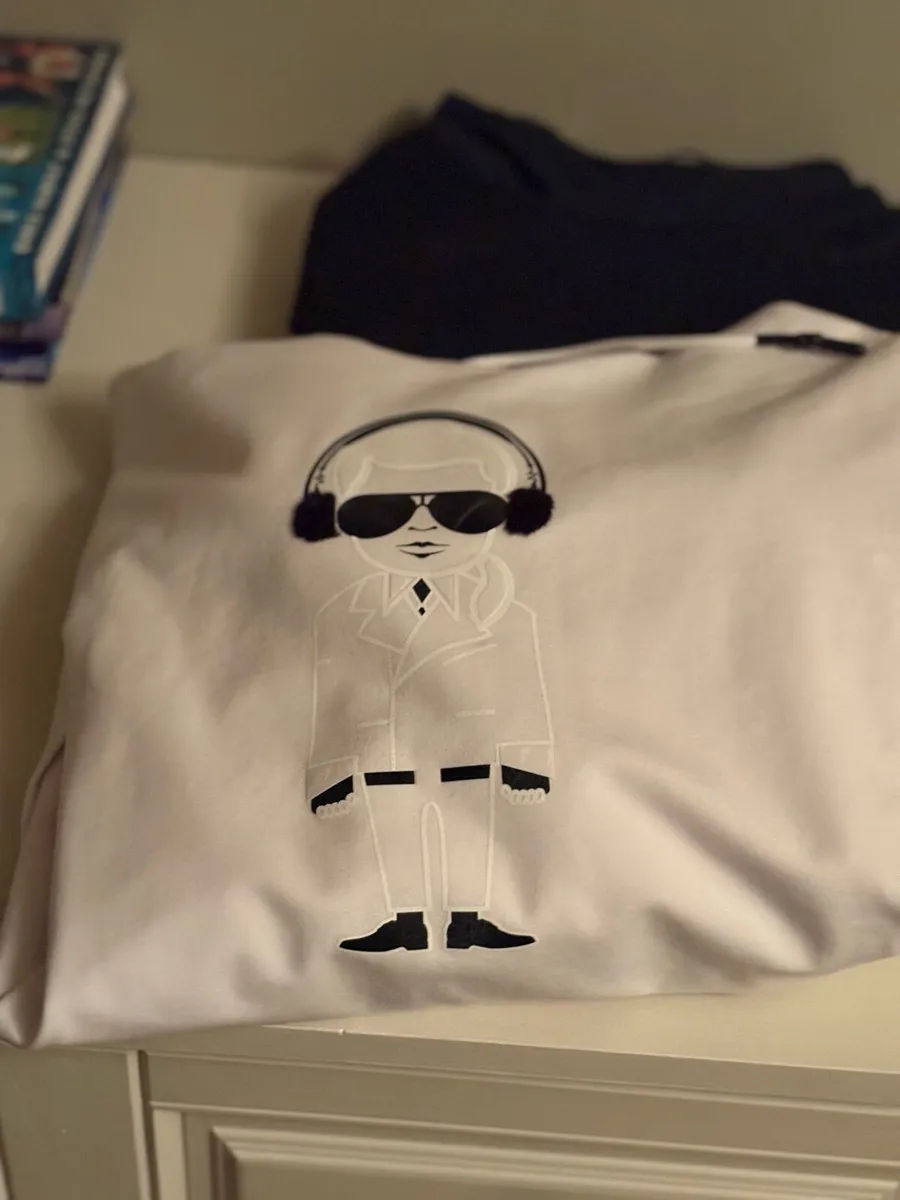 Various clothing - Image 3