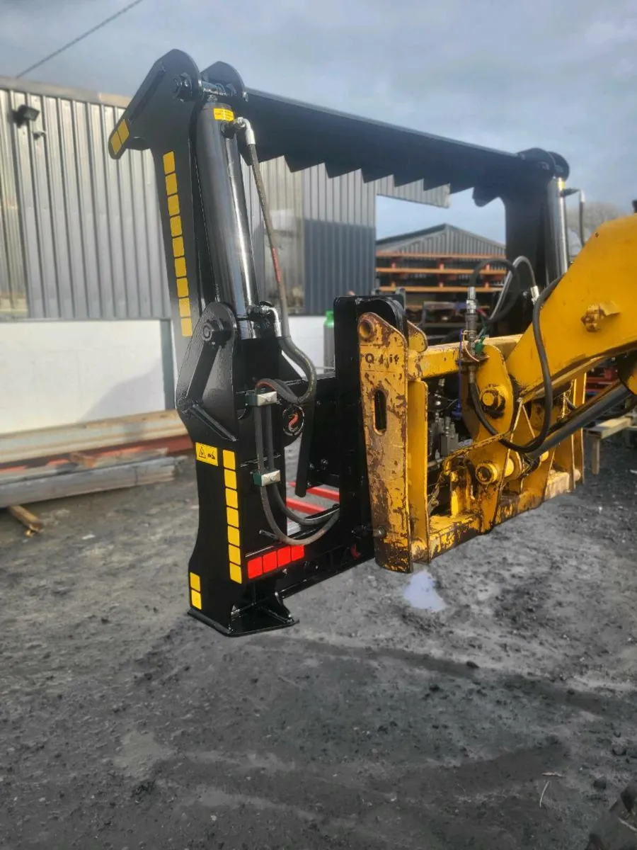 Bale shear with plastic retainer - Image 3