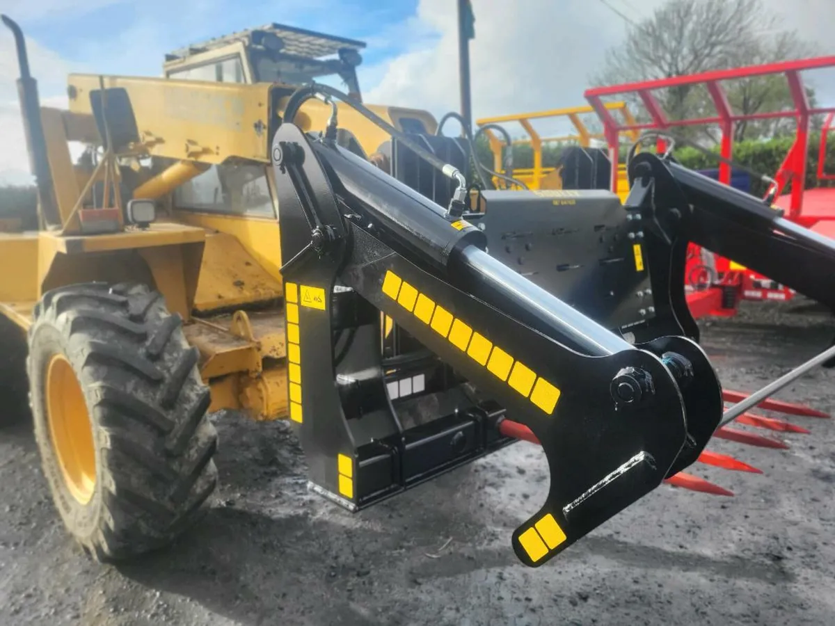 Bale shear with plastic retainer - Image 4