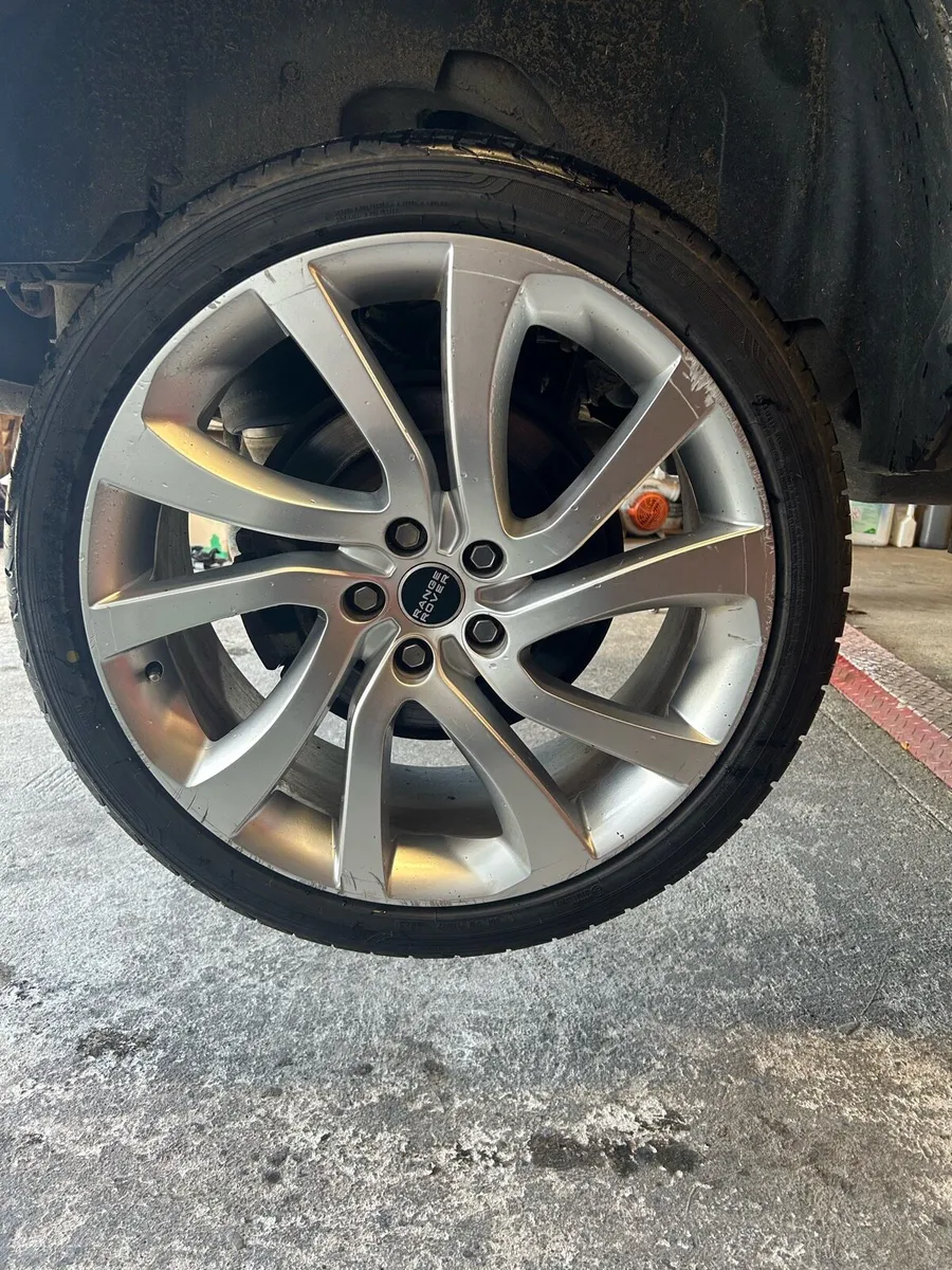 Land Rover Range Rover alloys - Image 1