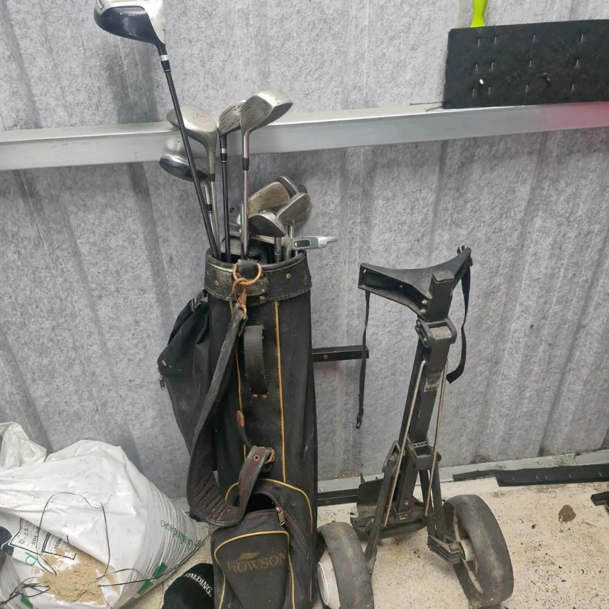 Golf clubs and cart - Image 1