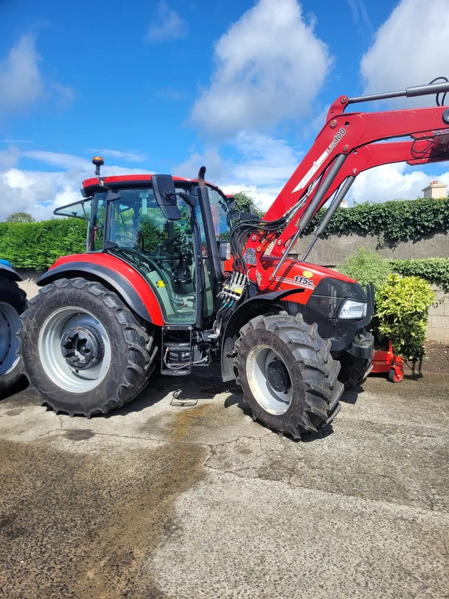 192 Case Farmall 115C With Loader - Image 1