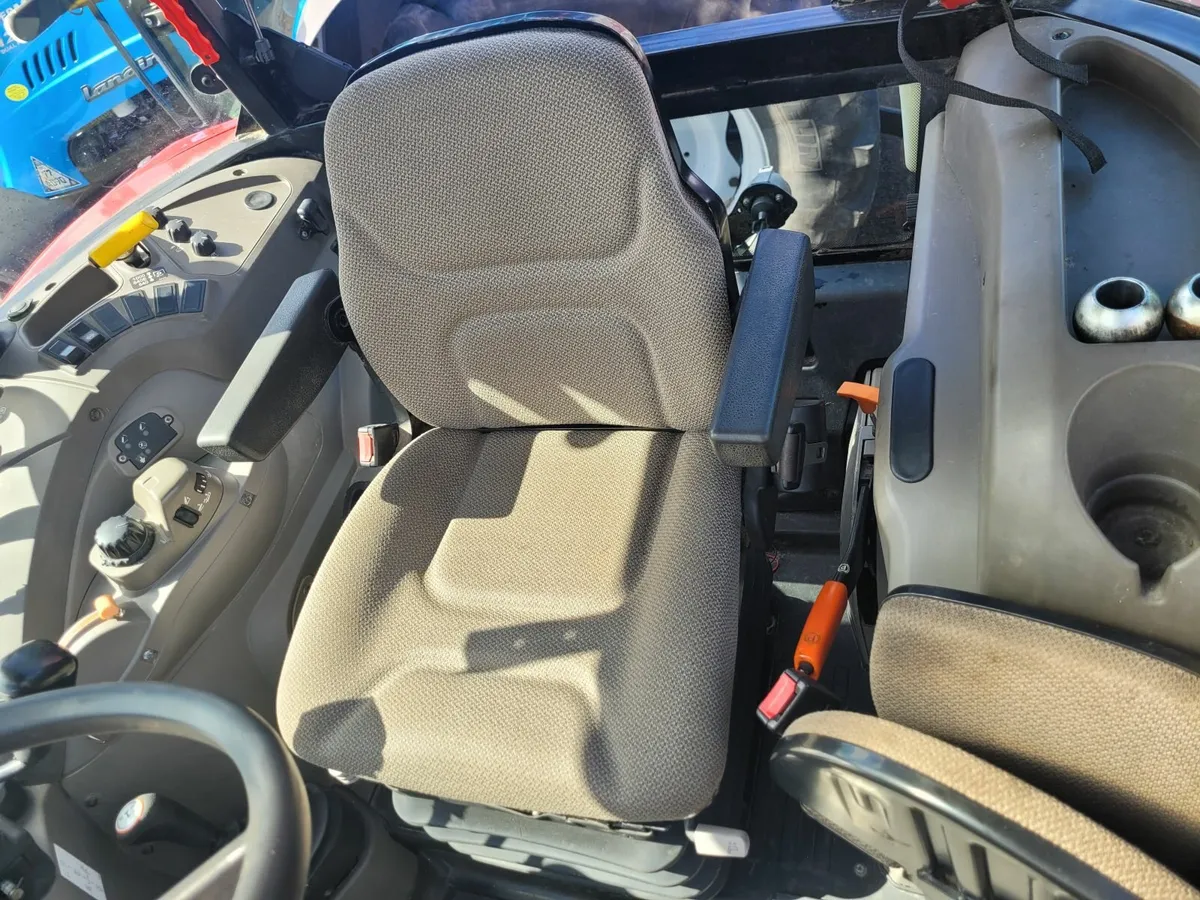 192 Case Farmall 115C With Loader - Image 4