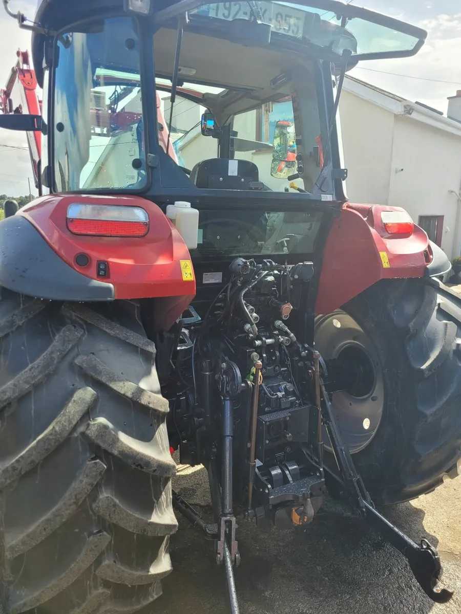 192 Case Farmall 115C With Loader - Image 3