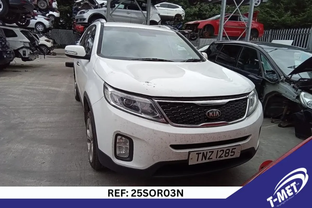 2013 KIA SORENTO BREAKING FOR PARTS - Image 2