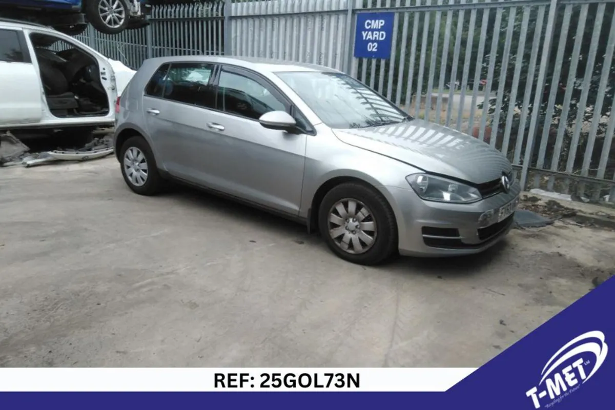 2013 VOLKSWAGEN GOLF BREAKING FOR PARTS - Image 1