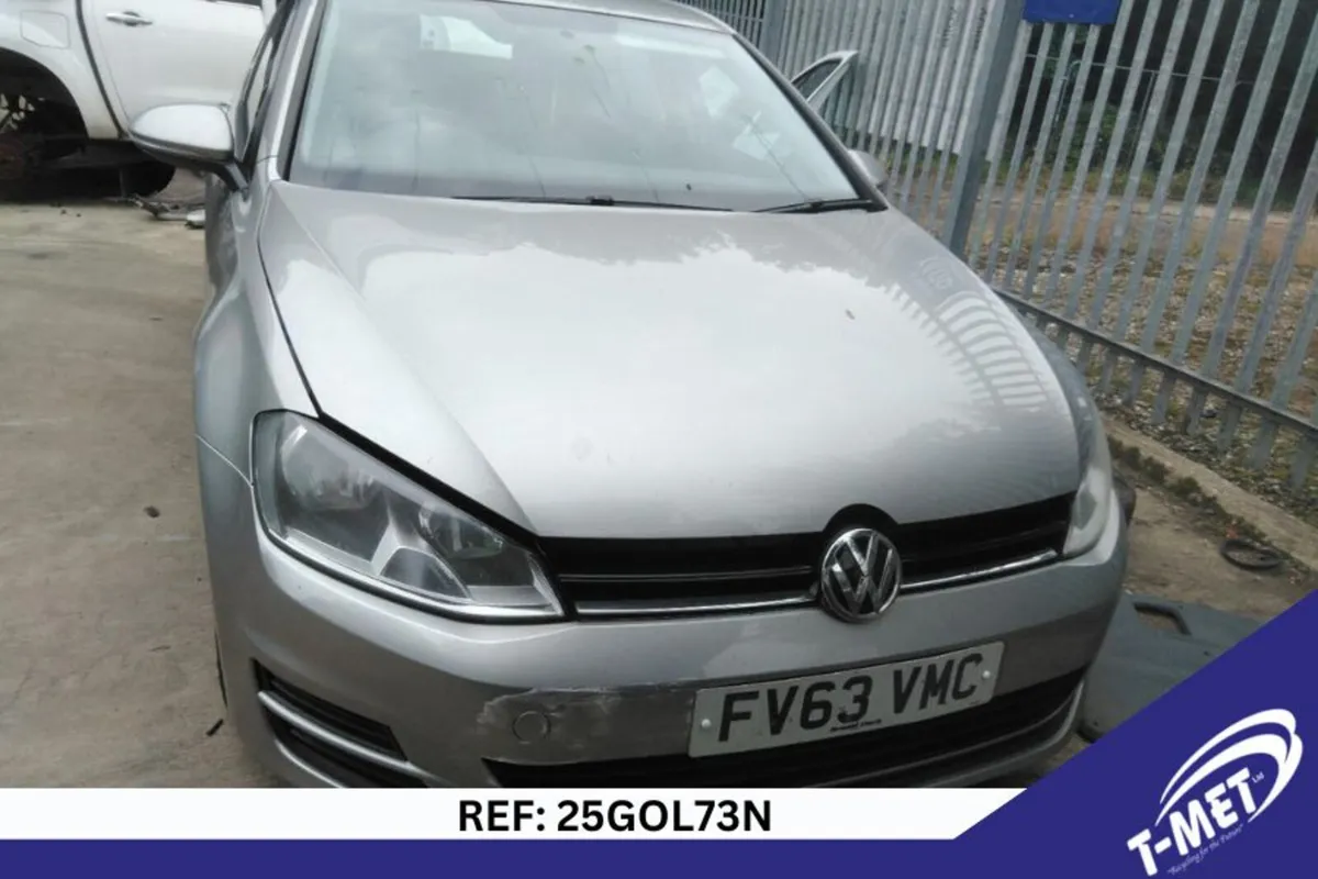 2013 VOLKSWAGEN GOLF BREAKING FOR PARTS - Image 2