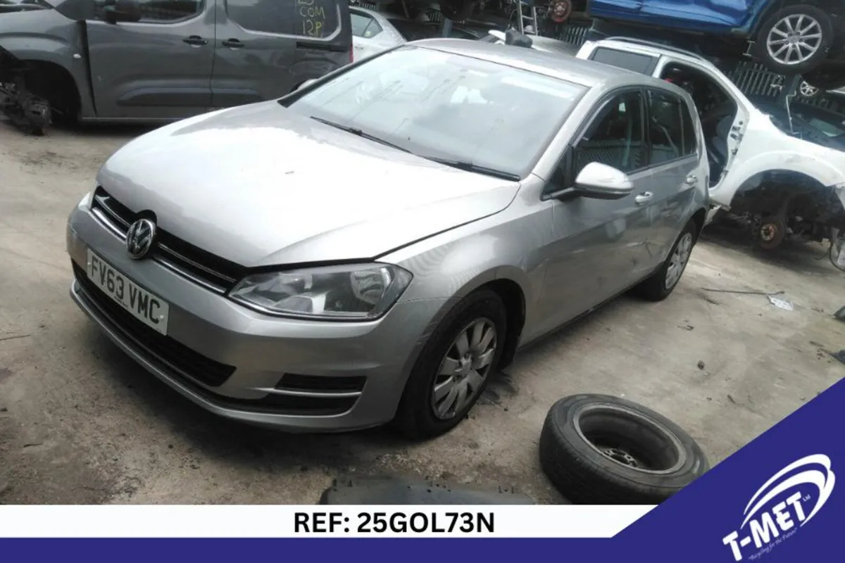 2013 VOLKSWAGEN GOLF BREAKING FOR PARTS - Image 3