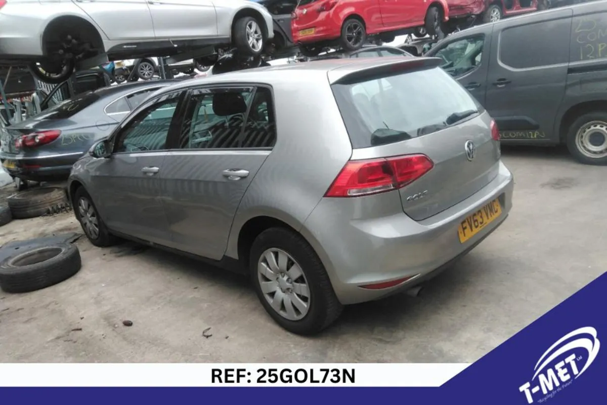 2013 VOLKSWAGEN GOLF BREAKING FOR PARTS - Image 4