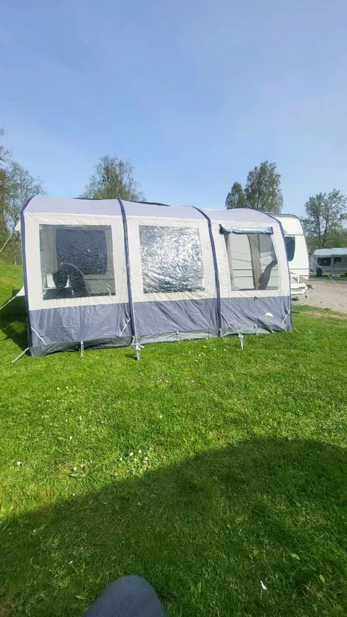 A pump up caravan awing