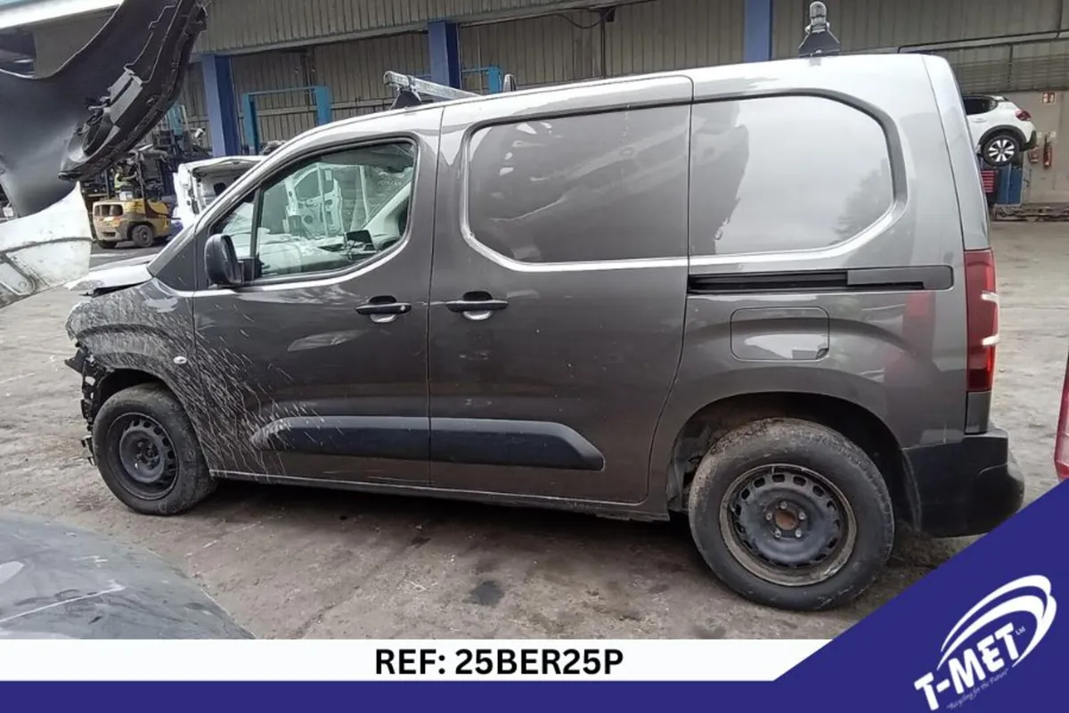 2021 CIROEN BERLINGO BREAKING FOR PARTS - Image 3