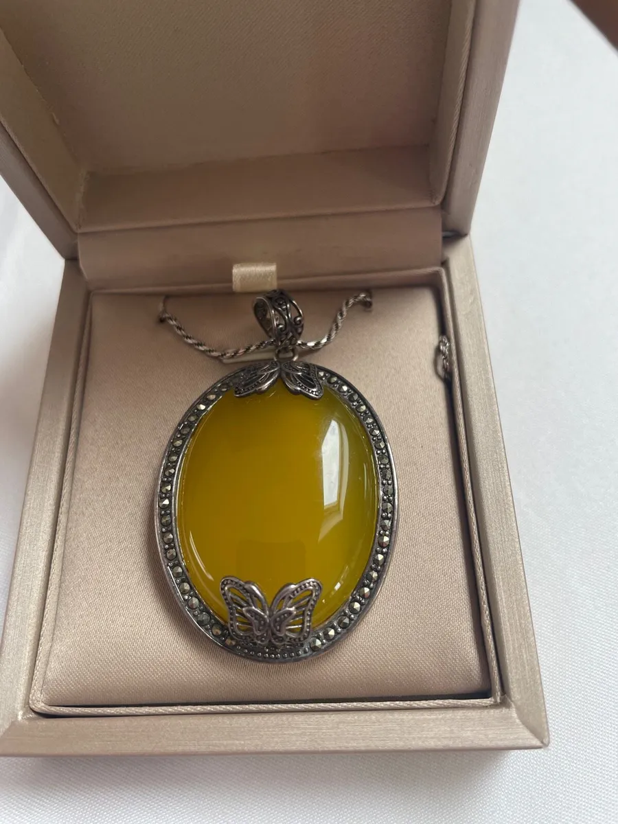 Beautiful chain with stone - Image 1