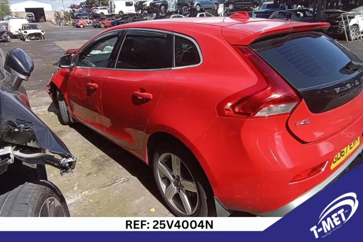 2018 VOLVO V40 BREAKING FOR PARTS - Image 3