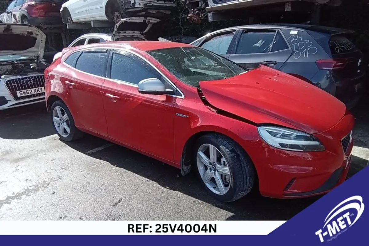 2018 VOLVO V40 BREAKING FOR PARTS - Image 4