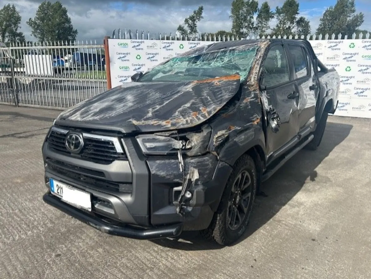 2021 TOYOTA HILUX 2.8D AUTO JUST IN FOR BREAKING - Image 2