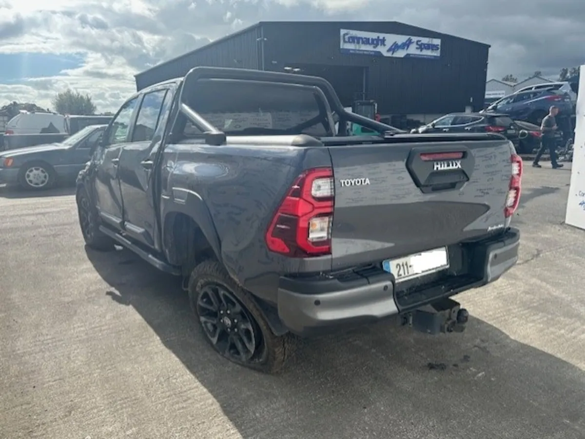 2021 TOYOTA HILUX 2.8D AUTO JUST IN FOR BREAKING - Image 3