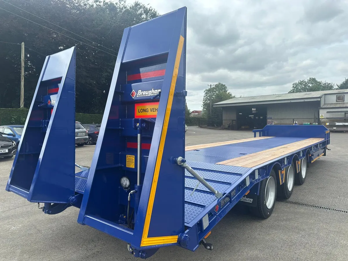 Broughan 25 Tonne Tri Axle Low Loader - Image 2