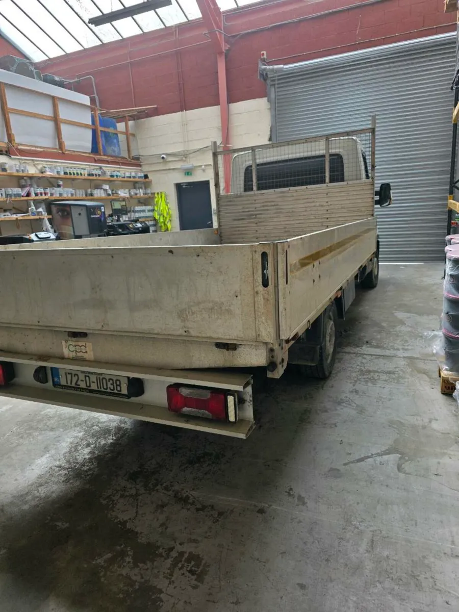 Iveco 3.5 ton flatbed truck - Image 4