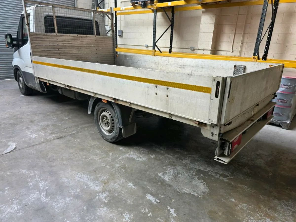 Iveco 3.5 ton flatbed truck - Image 3