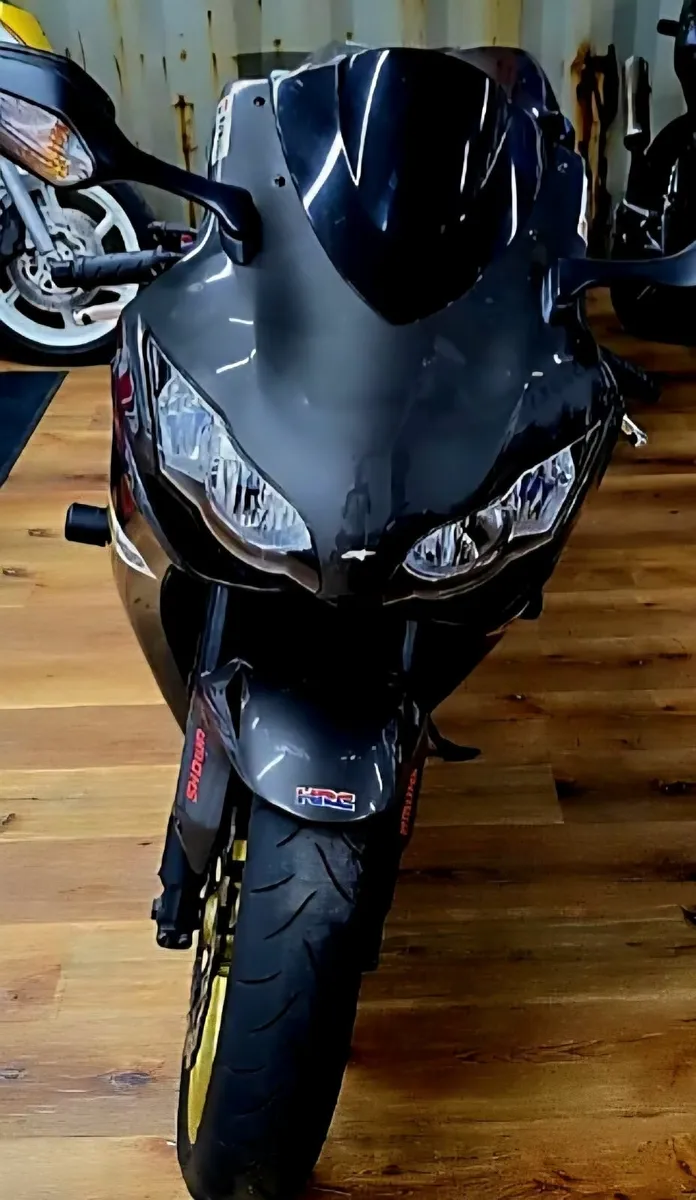 Honda Cbr1000rr 2008 - Image 3