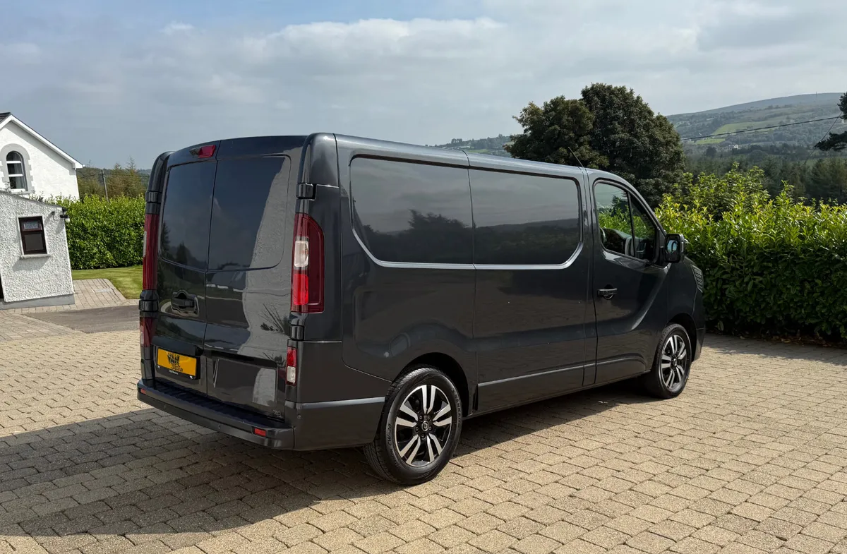 2022 (222Reg) Renault Trafic Sport + 150bhp SWB - Image 4