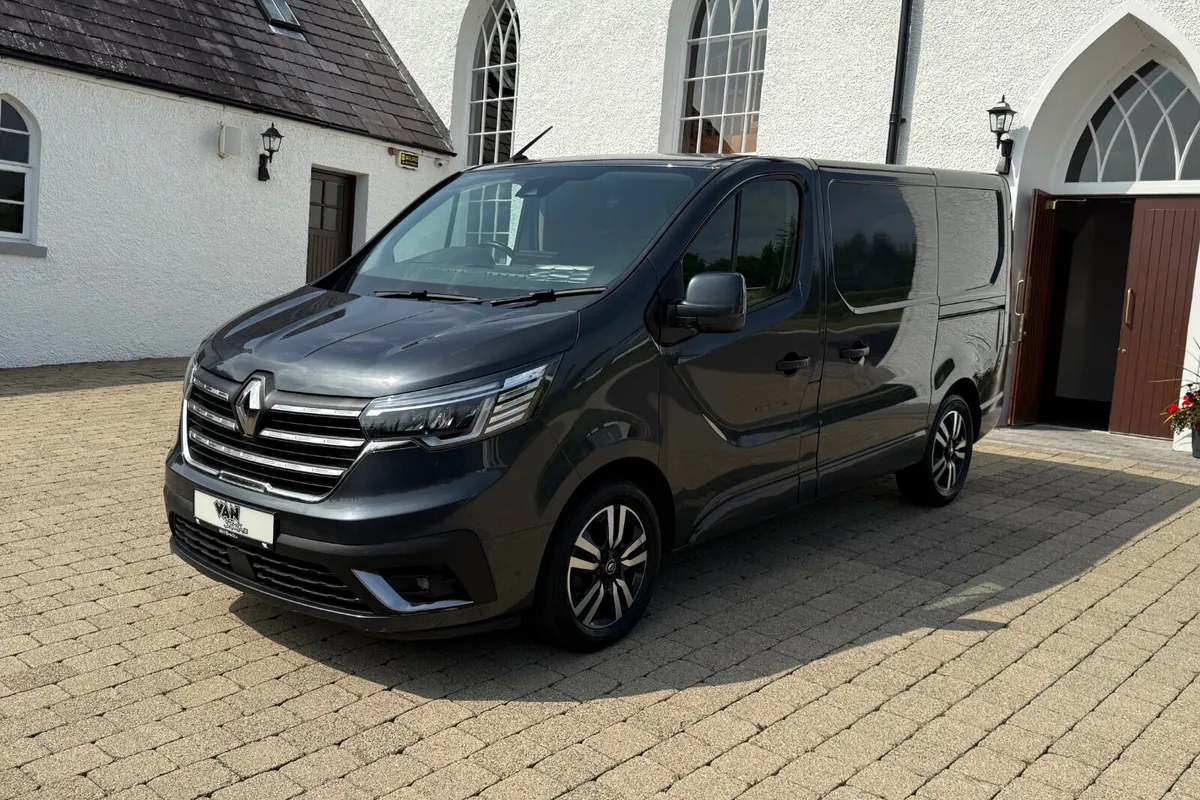 2022 (222Reg) Renault Trafic Sport + 150bhp SWB - Image 3
