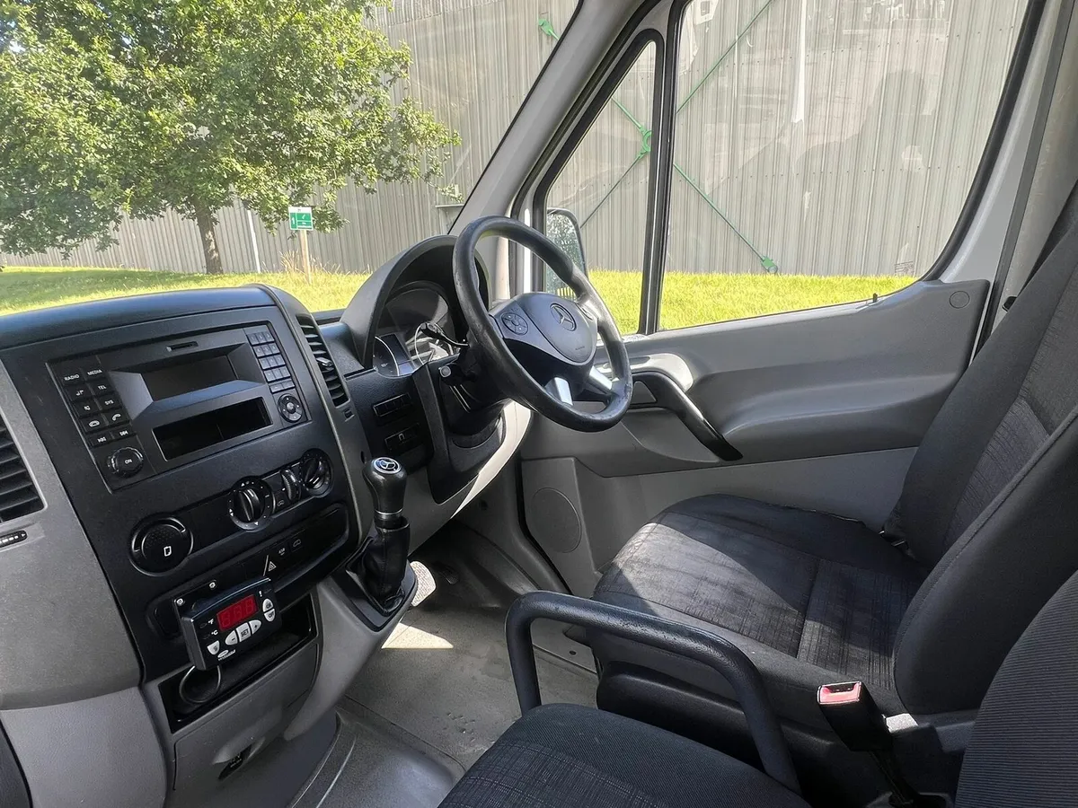 Fridge van - Image 4