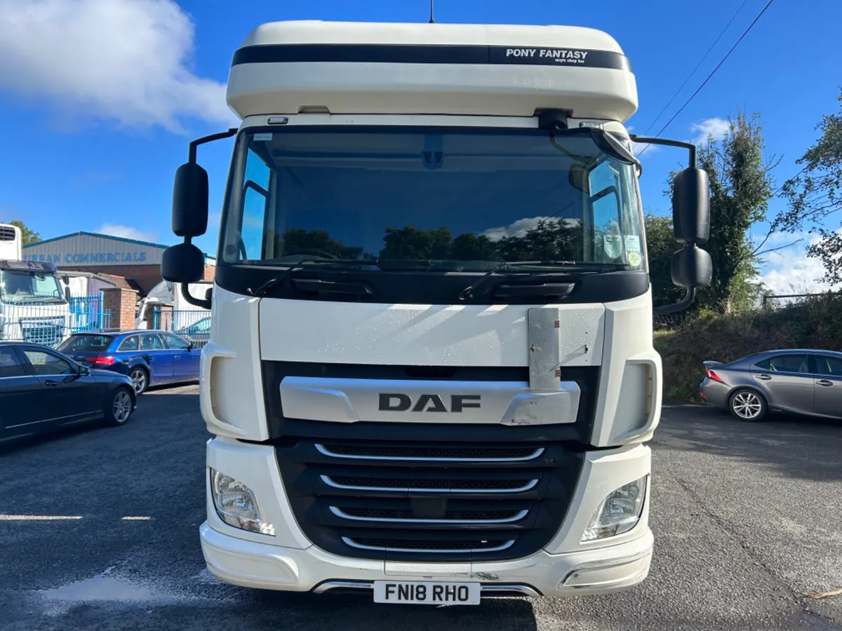 2018 Daf cf 260 18 ton on air box tail lift - Image 2