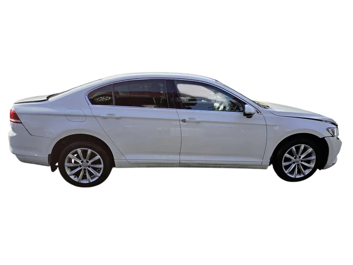 2015 VOLKSWAGEN PASSAT For Breaking/Dismantling - Image 2