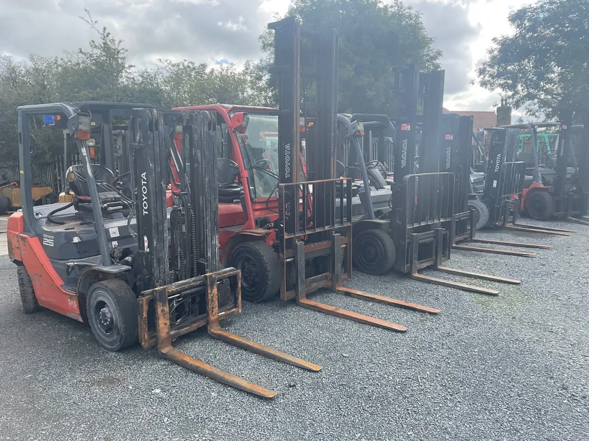 FORKLIFT - Image 1