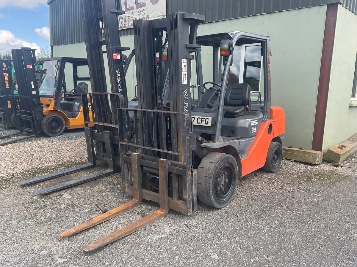 FORKLIFT - Image 2