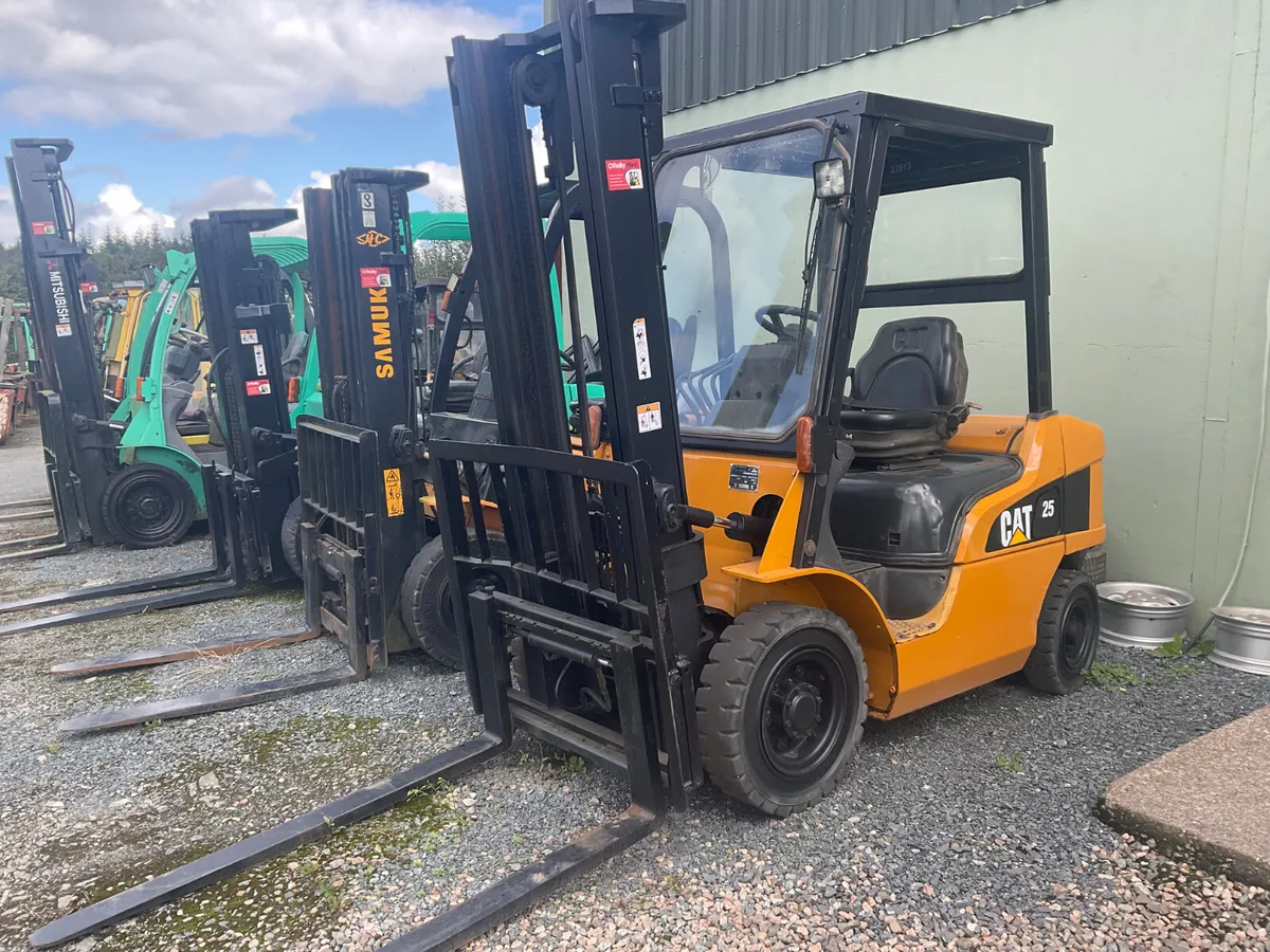 FORKLIFT - Image 1