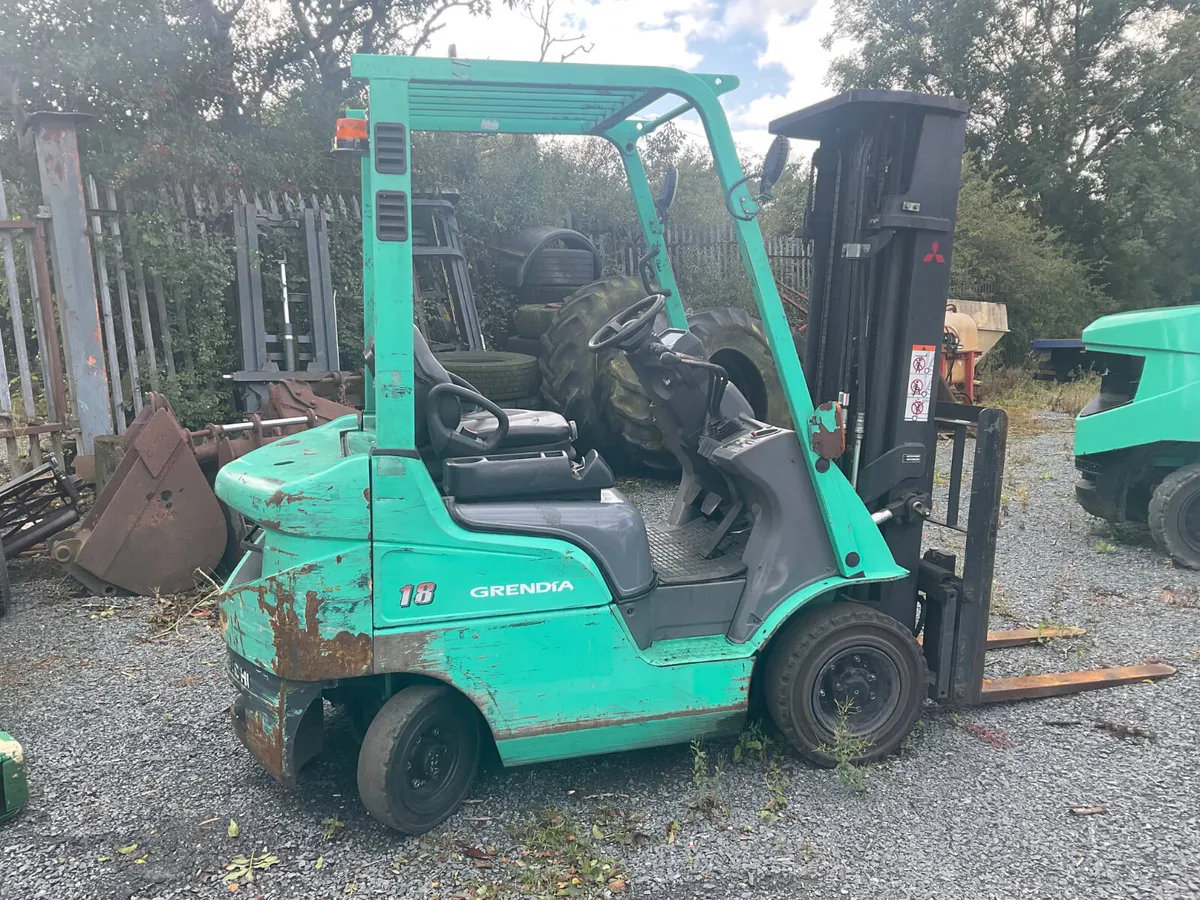 FORKLIFT - Image 1