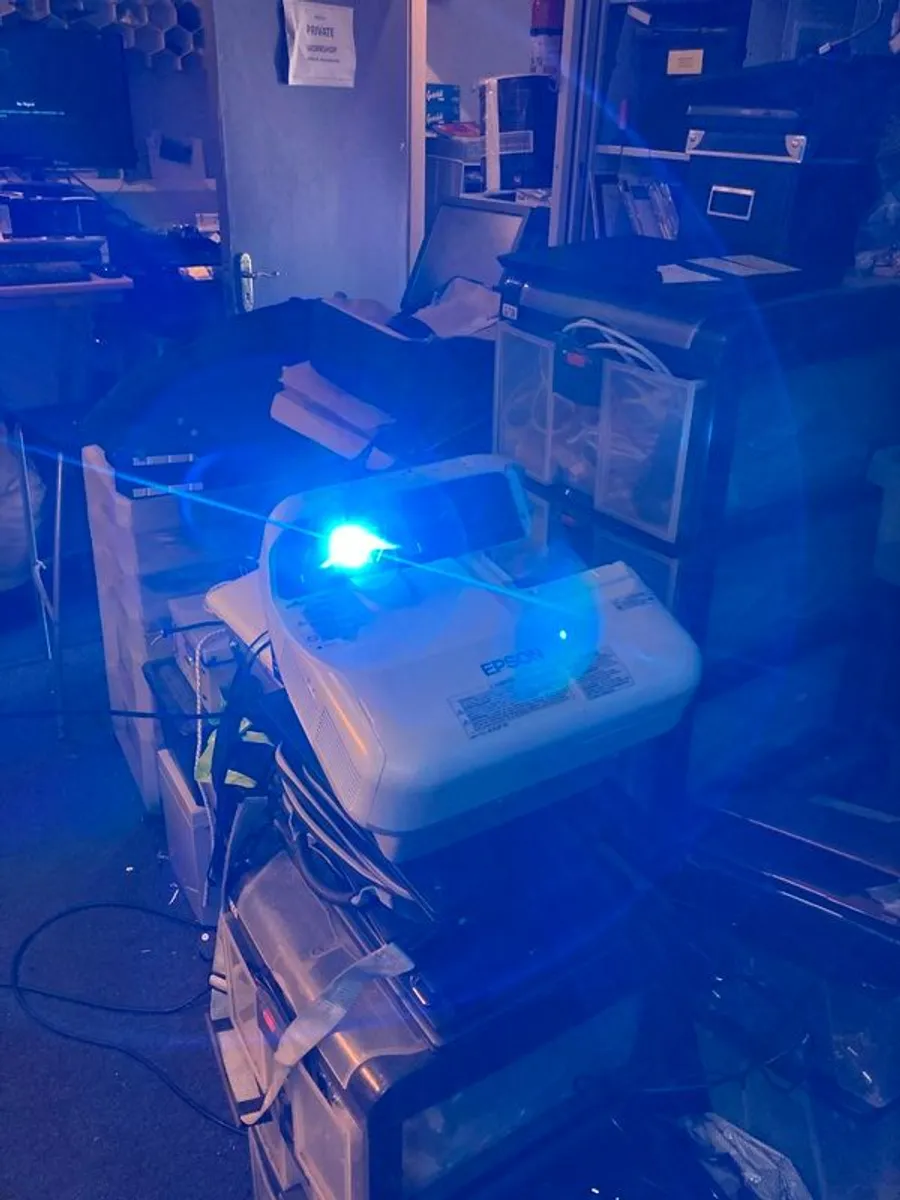 Epson EB-575Wi WXGA HDMI HD Ready Ultra Short Throw 2700 Lumens Projector - Image 2