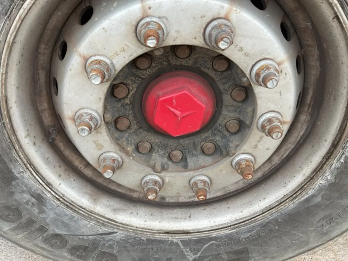 2015 Weightlifter Tri Axle Tipping Trailer - Image 3