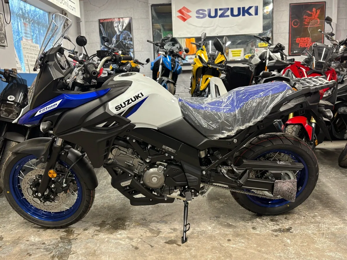 2026 Suzuki DL650 Special Offer FREE luggage!! - Image 4