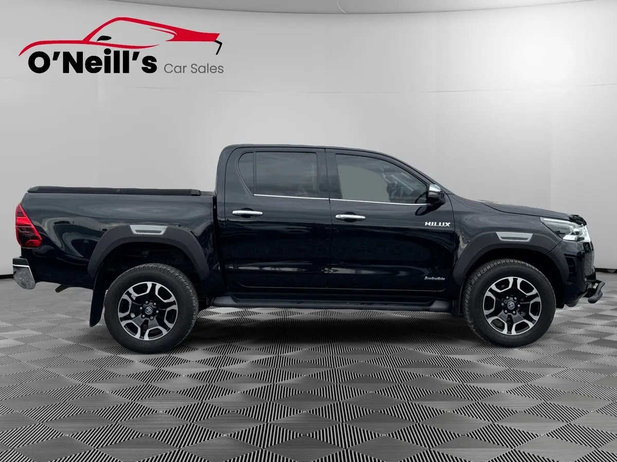 Toyota Hilux 2022 INVINCIBLE X STYLE 4WD AUTO #239 - Image 2