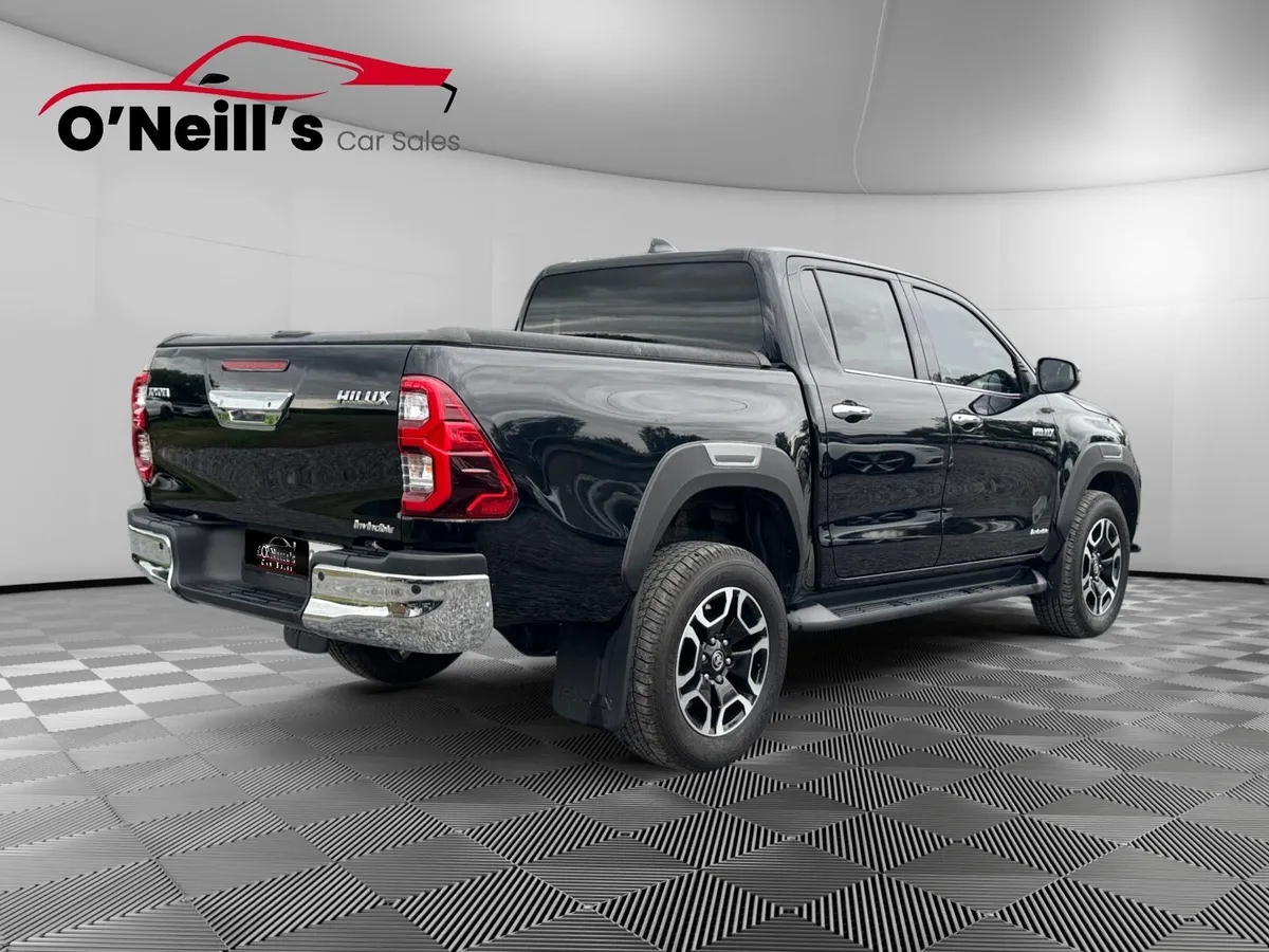 Toyota Hilux 2022 INVINCIBLE X STYLE 4WD AUTO #239 - Image 3