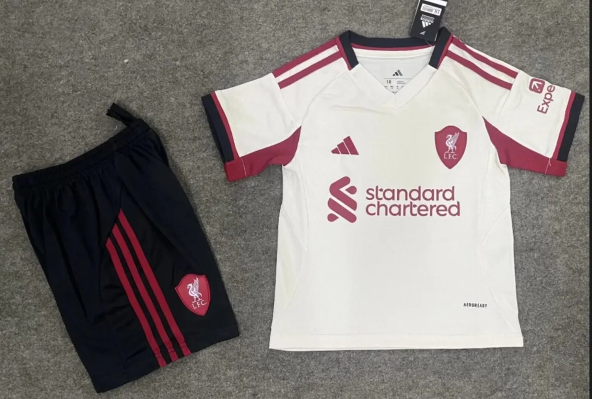 Liverpool home and  away kit season 25/26 - Image 4