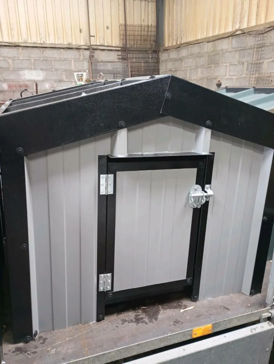 Insulated steel dog house kennel - Image 1