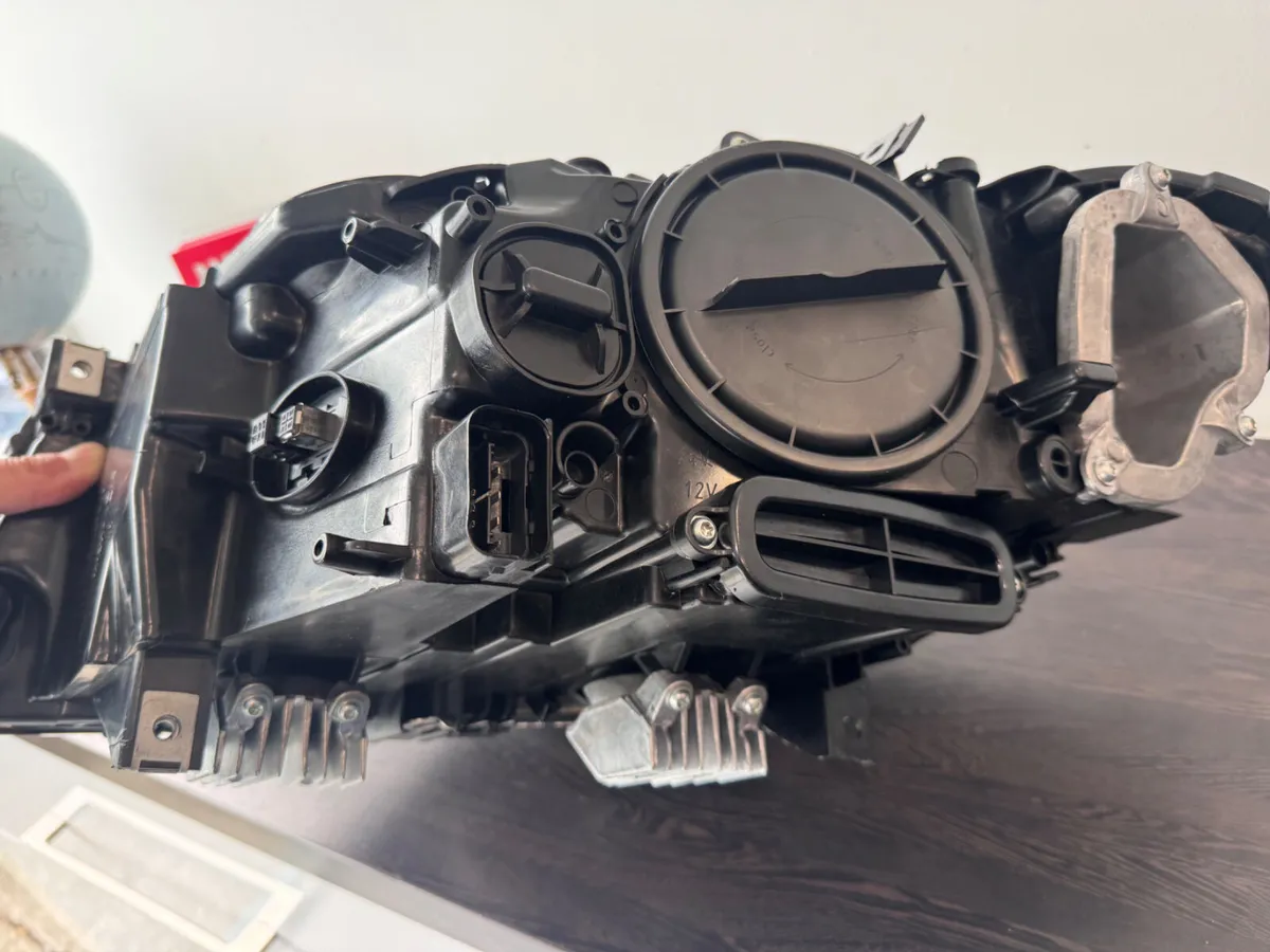 2012 BMW 5 Series Drivers Headlight - Image 4