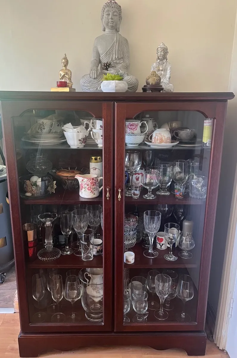 China cabinet - Image 2