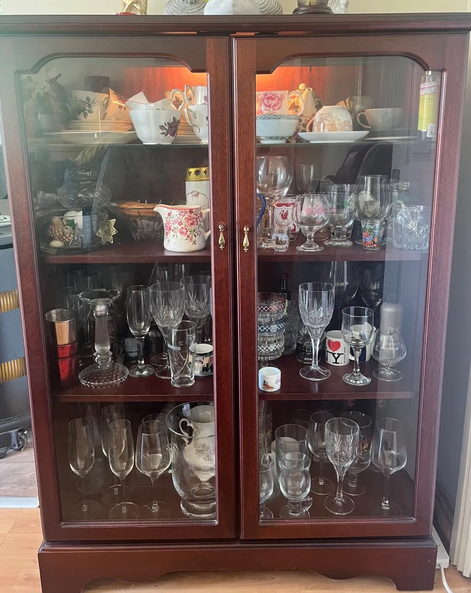 China cabinet - Image 3