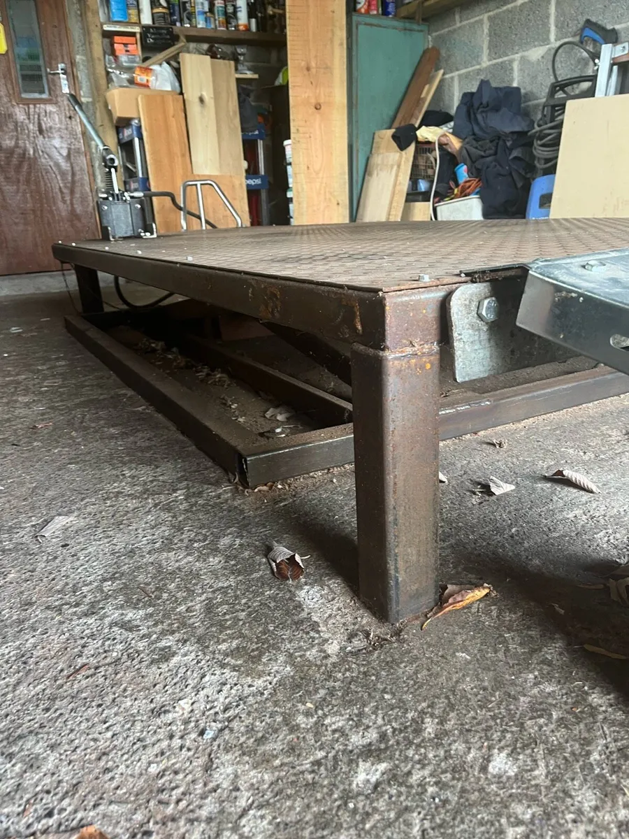 Hydraulic Lift - Image 2